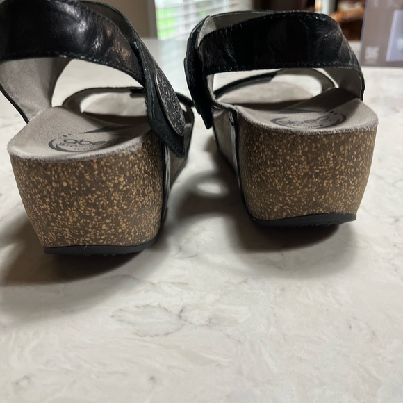 Abeo Una Wedge Sandals. - Picture 4 of 6